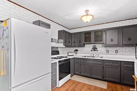 Kitchen - 9603 W Littlefield Dr, Mapleton, IL 61547 photo 1 of 3