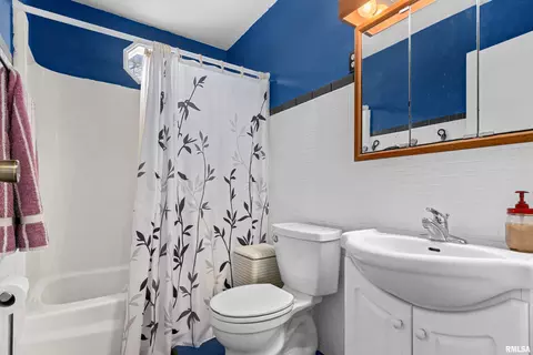 Bath - 9603 W Littlefield Dr, Mapleton, IL 61547 photo 1 of 1