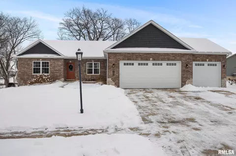 102 Joseph Ct, Washington, IL 61571