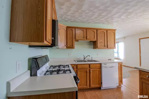 Kitchen - 133 Easy St, Washington, IL 61571 photo 2 of 2