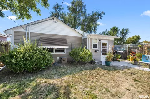 239 Elm St, East Peoria, IL 61611