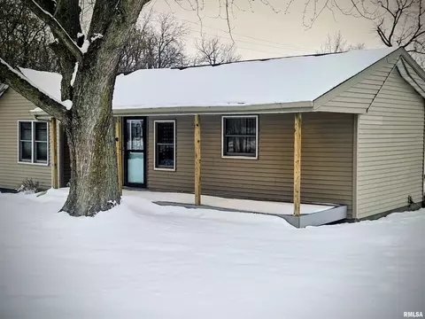 Exterior - 207 E 7th St, Glasford, IL 61533 photo 1 of 3