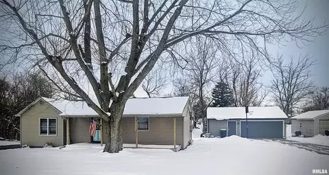 207 E 7th St, Glasford, IL 61533