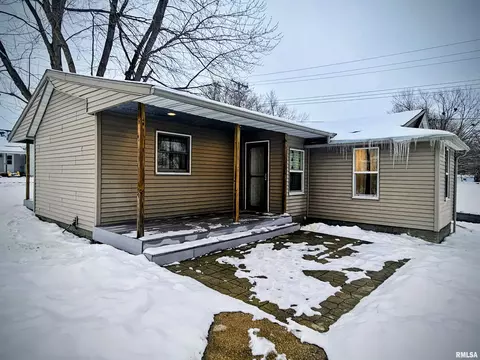 Exterior - 207 E 7th St, Glasford, IL 61533 photo 2 of 3