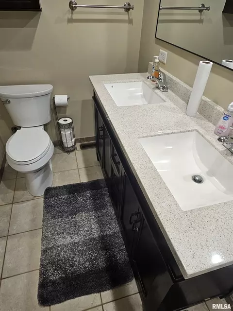 Bath - 207 E 7th St, Glasford, IL 61533 photo 1 of 2