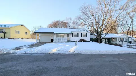 305 Mary St, Washington, IL 61571