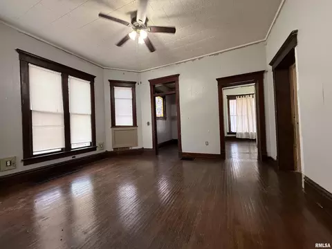 Living - 409 N Mcarthur St, Macomb, IL 61455 photo 2 of 3