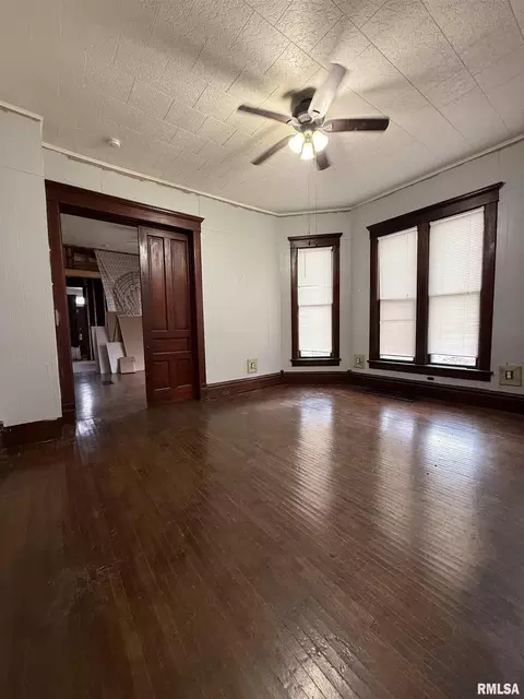 Living - 409 N Mcarthur St, Macomb, IL 61455 photo 1 of 3