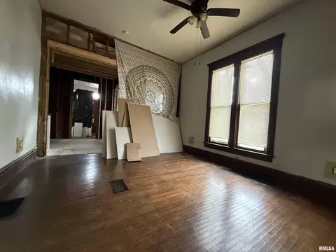 Living - 409 N Mcarthur St, Macomb, IL 61455 photo 3 of 3