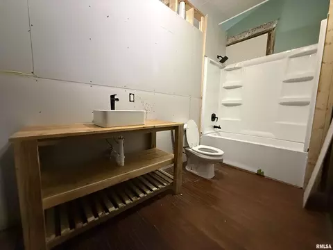 Bath - 409 N Mcarthur St, Macomb, IL 61455 photo 1 of 4