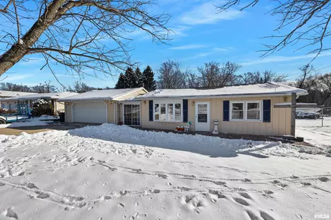 315 Peach St, Washington, IL 61571