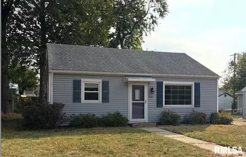 5122 N Willard Rd, Peoria Heights, IL 61616
