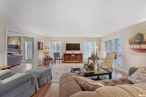 1102 Tottenham Ct, Washington, IL 61571 photo 9