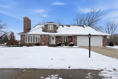 1102 Tottenham Ct, Washington, IL 61571