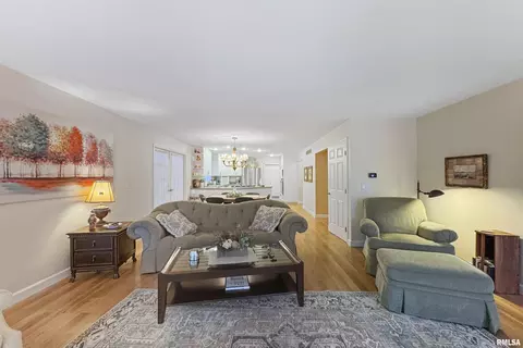1102 Tottenham Ct, Washington, IL 61571 photo 5