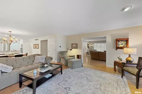 1102 Tottenham Ct, Washington, IL 61571 photo 6