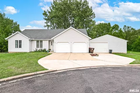 7 Tiffany Ct, Mackinaw, IL 61755