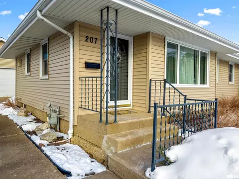 207 Devonshire Rd, Washington, IL 61571 photo 3