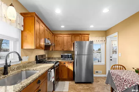 207 Devonshire Rd, Washington, IL 61571 photo 16