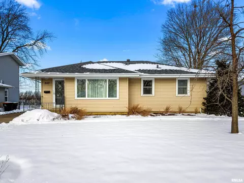 207 Devonshire Rd, Washington, IL 61571