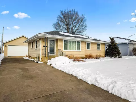207 Devonshire Rd, Washington, IL 61571 photo 2