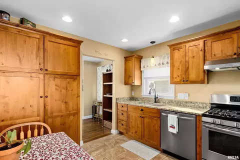 207 Devonshire Rd, Washington, IL 61571 photo 18