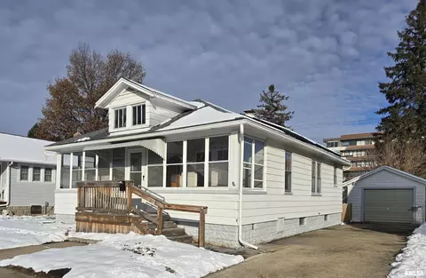1321 Center St, Pekin, IL 61554