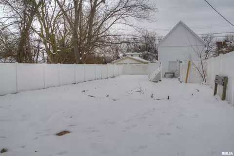 Exterior - 509 E Calhoun St, Macomb, IL 61455 photo 5 of 6