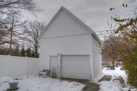 Exterior - 509 E Calhoun St, Macomb, IL 61455 photo 1 of 6
