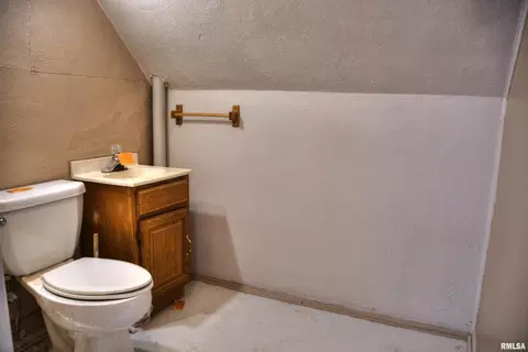 Bath - 509 E Calhoun St, Macomb, IL 61455 photo 2 of 2