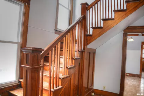 Entry Way - 509 E Calhoun St, Macomb, IL 61455 photo 2 of 2