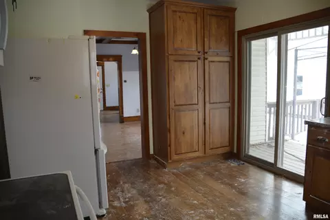 Entry Way - 509 E Calhoun St, Macomb, IL 61455 photo 1 of 2