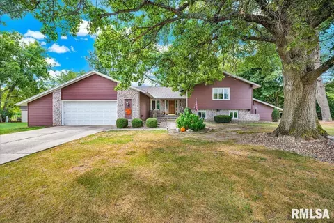 111 Ivy Ln, Knoxville, IL 61448