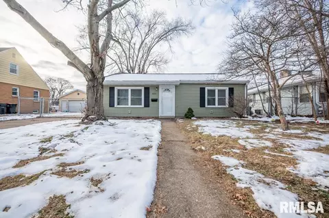 1515 N 10th St, Pekin, IL 61554
