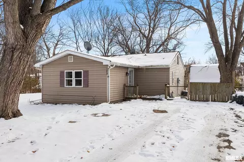 105 E Forest Ave, East Peoria, IL 61611