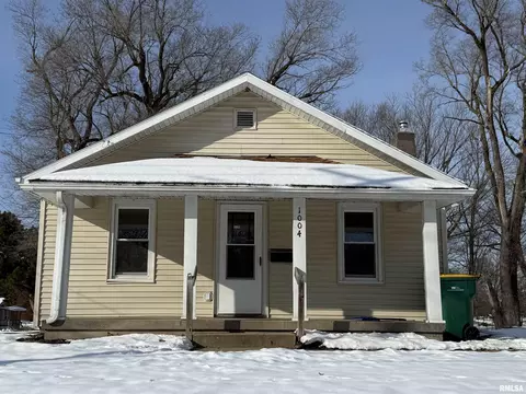 1004 N Pearl St, Macomb, IL 61455