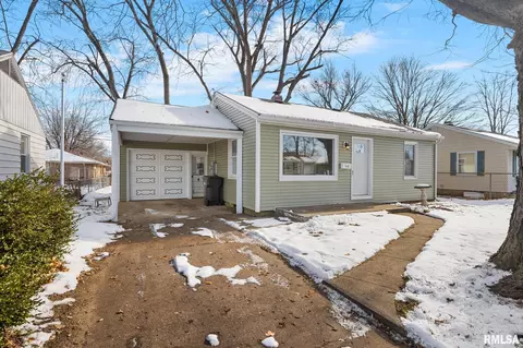 1418 N 12th St, Pekin, IL 61554