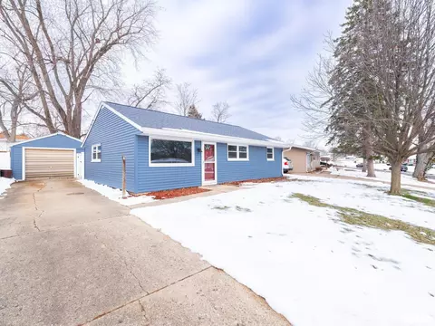 5517 N Renwood Ave, Peoria, IL 61614