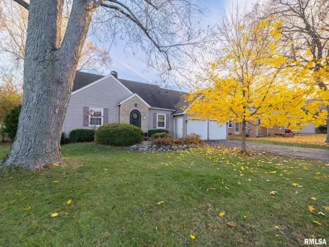 1704 E Terrace View Ln, Peoria Heights, IL 61616