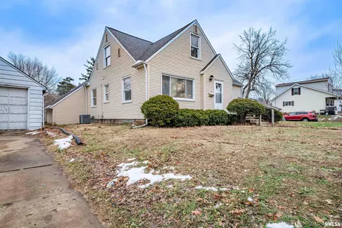 1227 State St, Pekin, IL 61554