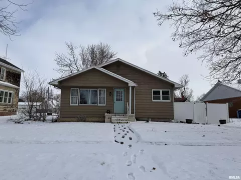 309 N 6th St, Wyoming, IL 61491