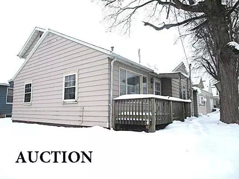 345 N 7th Ave, Canton, IL 61520