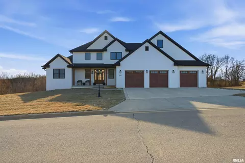 201 Royal Point Ct, Pekin, IL 61554