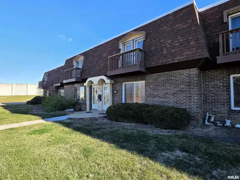 4118 N Westport Ct, Peoria, IL 61615