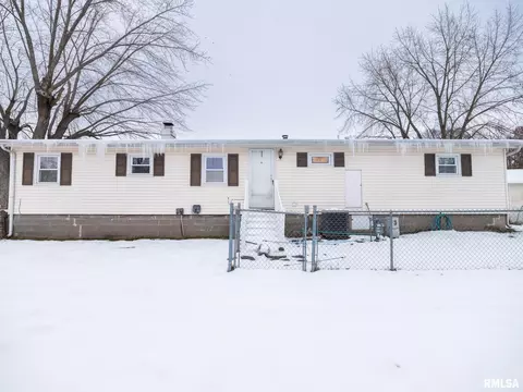 4516 W Crabtree Ct, Peoria, IL 61604