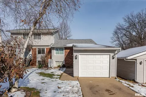 1804 Vienna Ct, Pekin, IL 61554