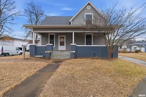 412 W Maple St, Canton, IL 61520