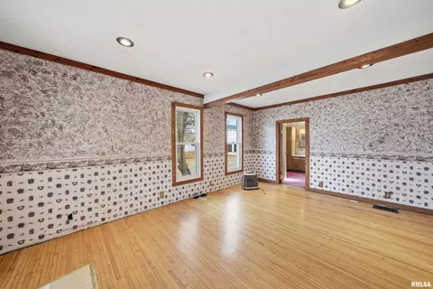 Living - 412 W Maple St, Canton, IL 61520 photo 3 of 5