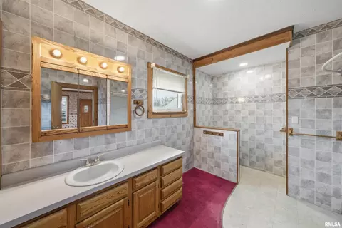 Bath - 412 W Maple St, Canton, IL 61520 photo 1 of 2