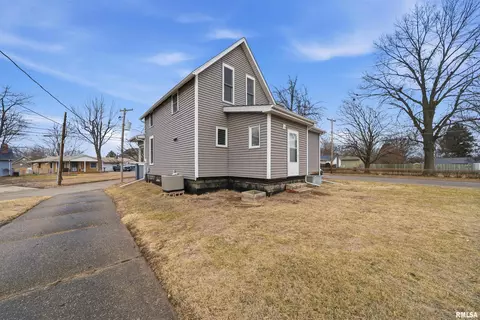 Exterior - 412 W Maple St, Canton, IL 61520 photo 3 of 3